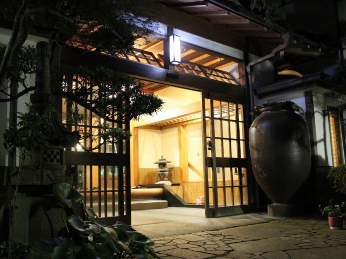 Готель Atami Onsen Sakuraya Ryokan Екстер'єр фото