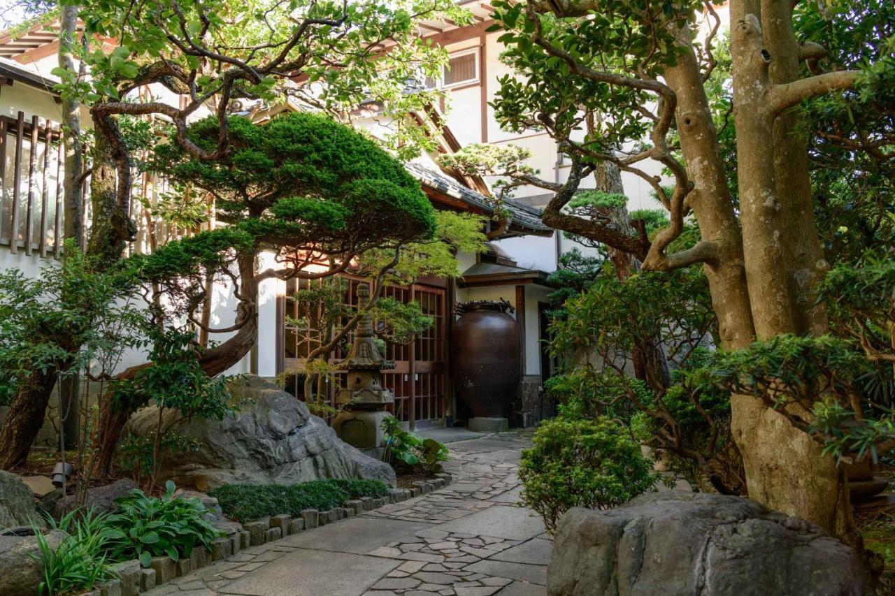 Готель Atami Onsen Sakuraya Ryokan Екстер'єр фото